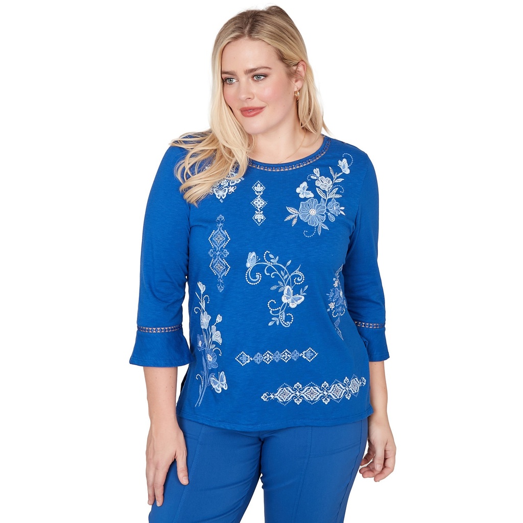 Blusa con bordado de medallón floral
