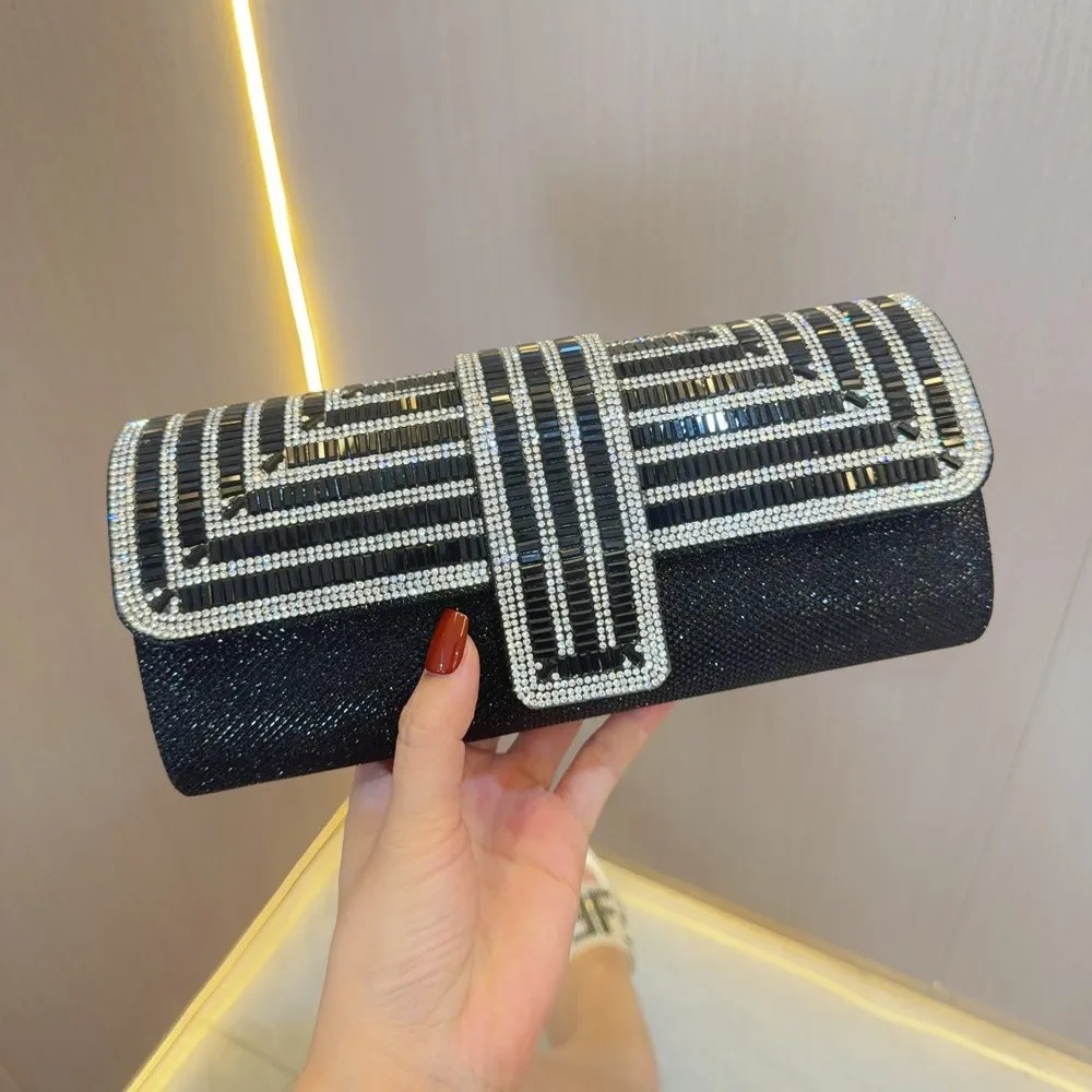 Clutch de fiesta con diamantes (copia)