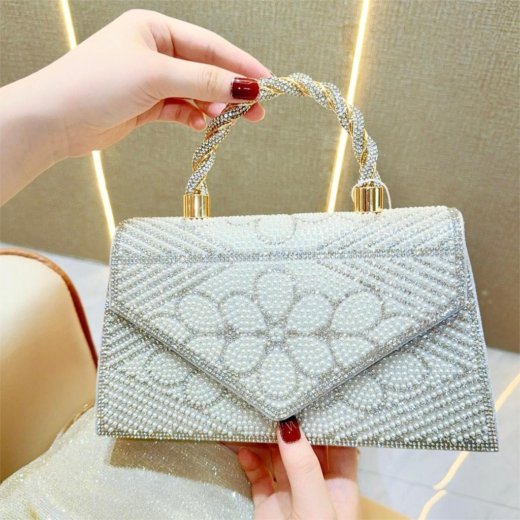 Bolso de mano con diamantes y perlas