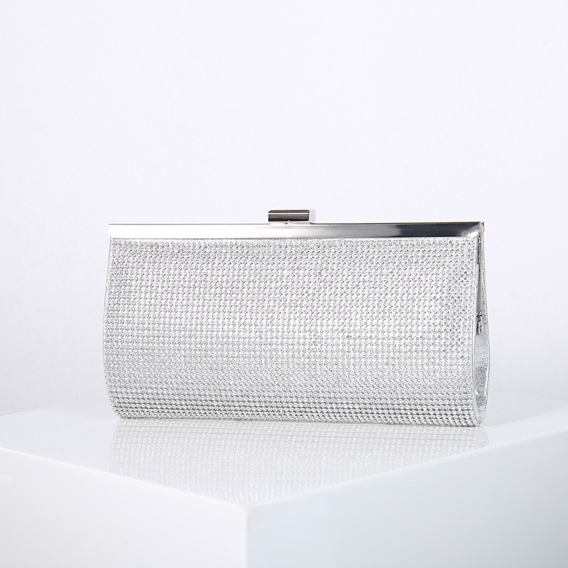 Clutch de fiesta con diamantes