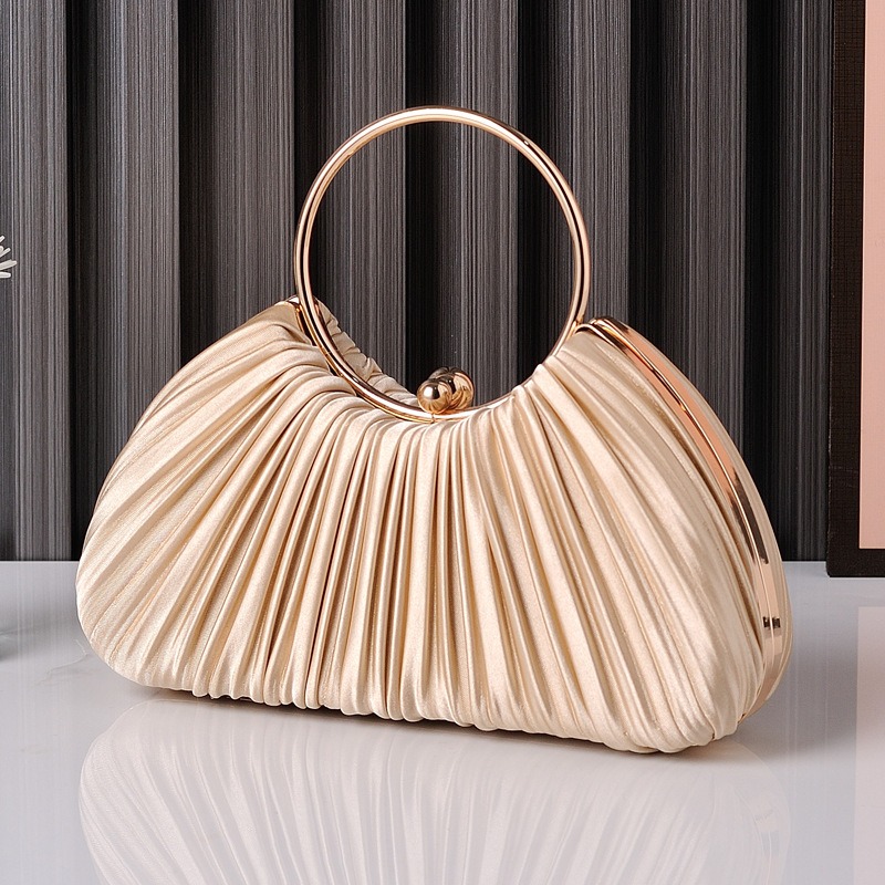 Bolso de mano plisada