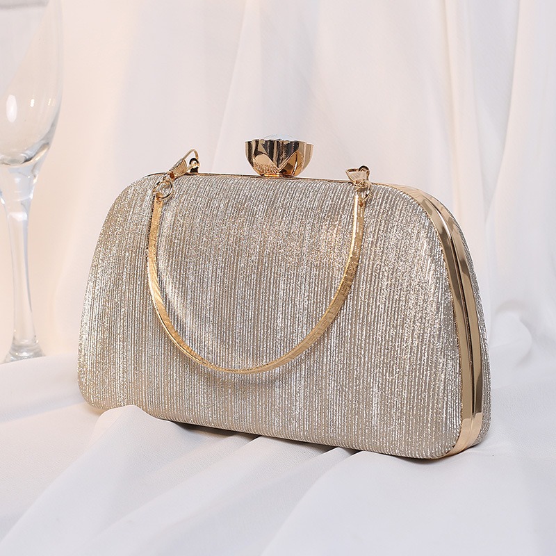 Bolso con cierre de flor de diamante