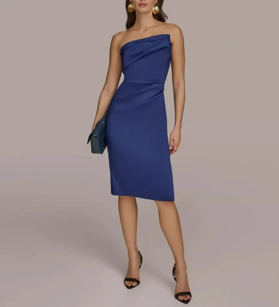 Vestido de corte strapless asimétrico 
