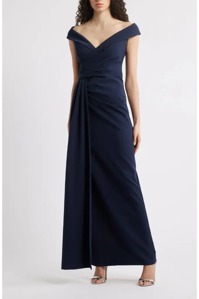 Vestido de crepé con escote Bardot 
