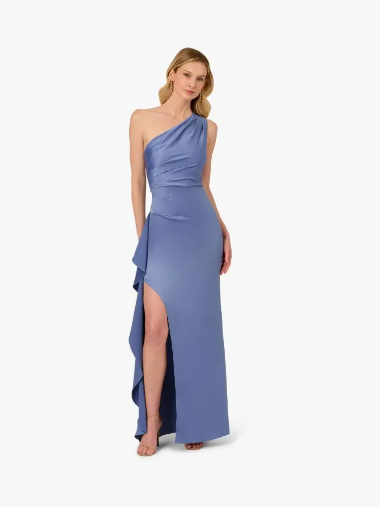 Vestido satinado con un solo hombro