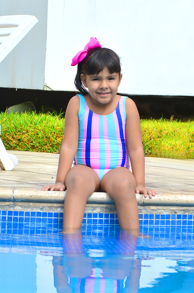 Traje de baño de una pieza con rayas