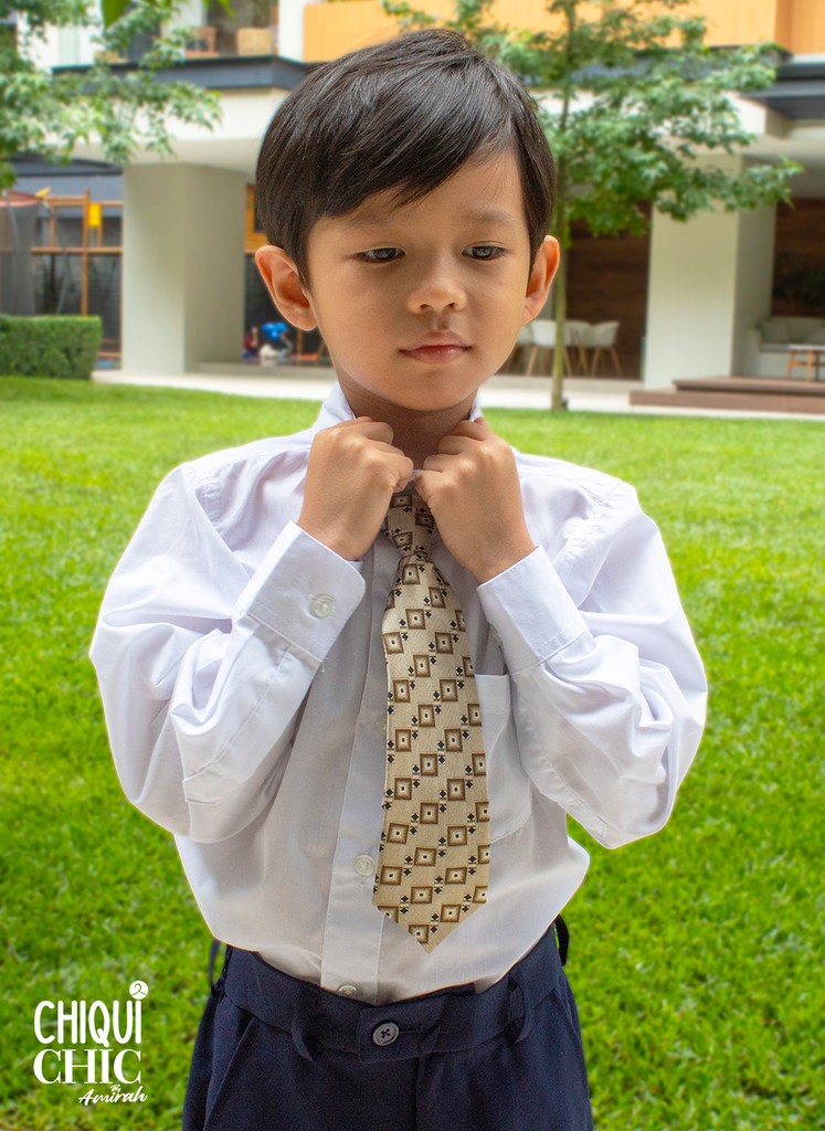 Corbata con cremallera ajustable
