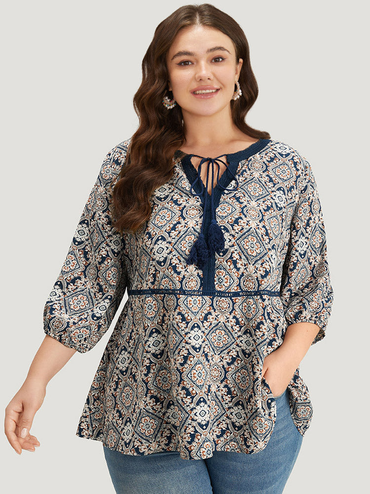 Blusa con estampado Marroquí y lazo con borlas 