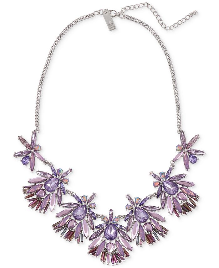 Collar llamativo con forma de abanico