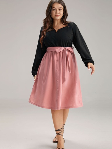 Vestido con cinturón y botones