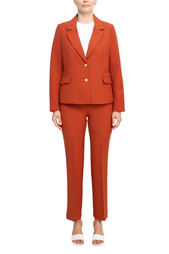 Traje con chaqueta con botones dorados
