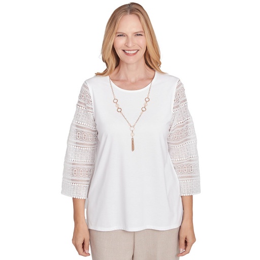 Blusa con mangas de encaje y collar