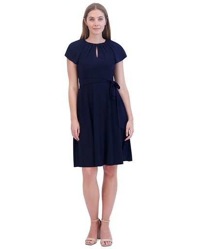 Vestido con escote en forma de cerradura