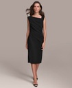 Vestido con escote asimétrico y cintura plisada