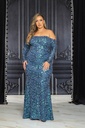 Vestido brillante con hombros descubiertos