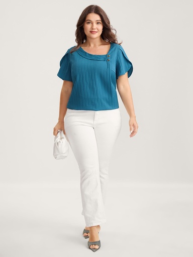 Blusa con cuello asimétrico