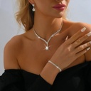 Juego de collar con aretes y pulsera