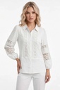 Blusa con detalles de encaje de ganchillo