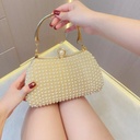 Bolso de mano con perlas