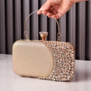 Bolso con asa y costuras de pedreria 