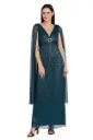 Vestido metalizado con capa