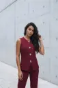 Chaleco formal con maxi botones