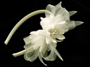 Diadema de raso con tul y flor