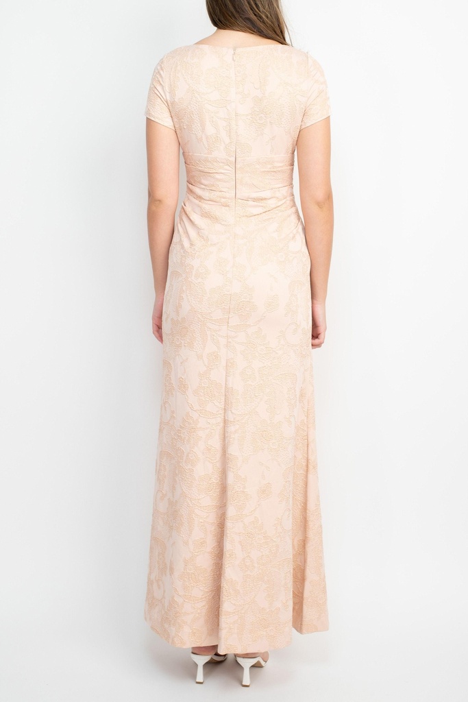 vestido largo con efecto bordado