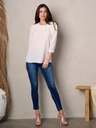 Blusa con detalle de perlas