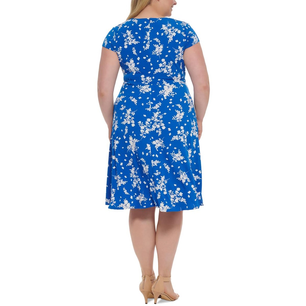 Vestido floral con nudo al frente