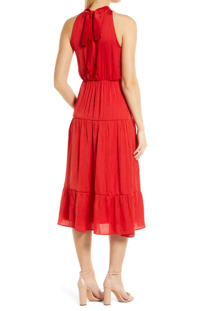 Vestido escalonado con cuello alto