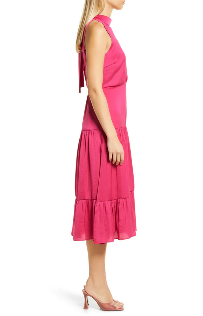 Vestido sin mangas con cuello alto