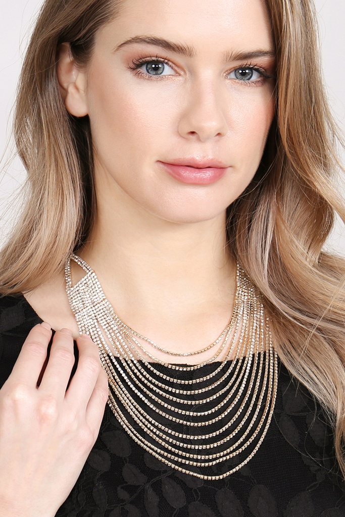 Collar de 12 filas con pedrería