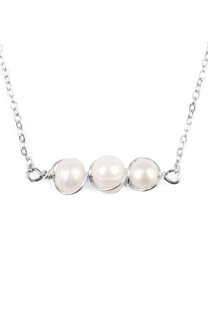Collar con dije de 3 perlas 
