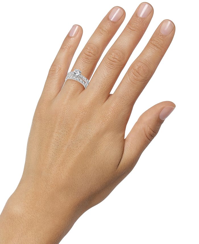 Anillo solitario y argolla con circonita cúbica en placa de plata fina