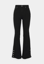 Jeans flare con botones