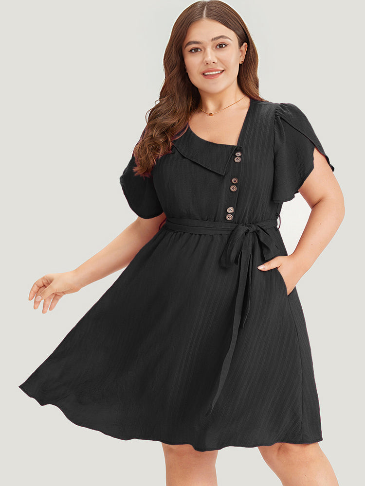 Vestido corto de escote asimétrico