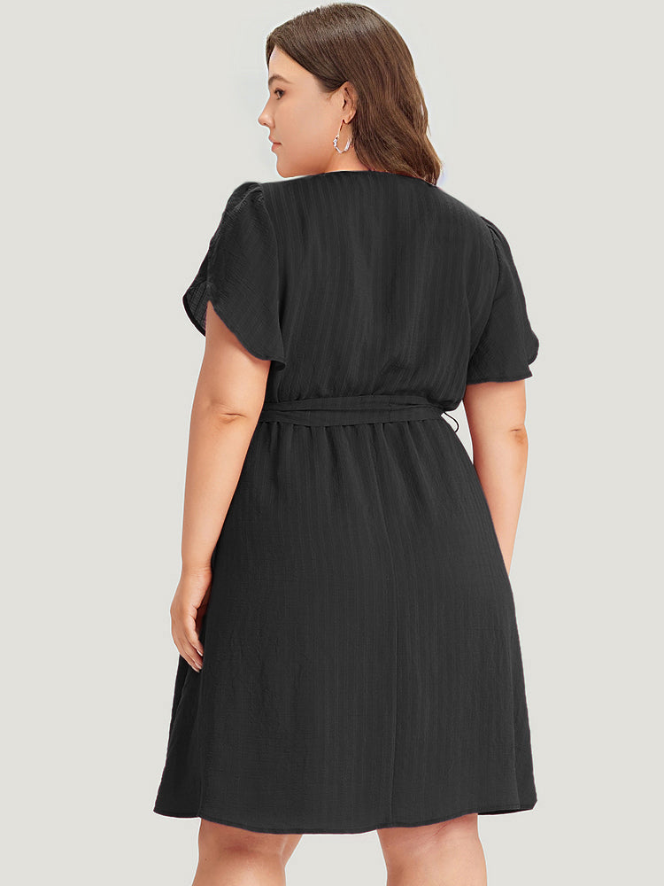 Vestido corto de escote asimétrico