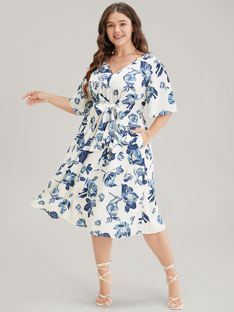Vestido floral con nudo al frente 
