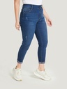 Jeans elásticos con detalle desgastado
