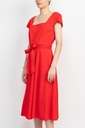 Vestido midi con escote cuadrado