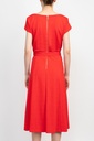 Vestido midi con escote cuadrado