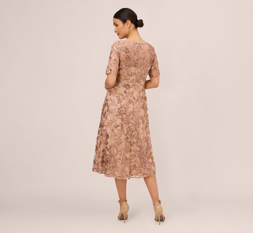 Vestido midi con bordado floral 