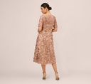 Vestido midi con bordado floral 