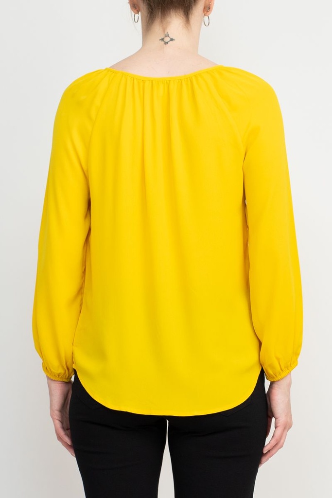Blusa con adorno en los hombros