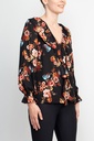 Blusa floral con volantes en el escote 