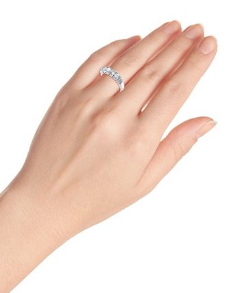 Anillo de cinco diamantes de imitación