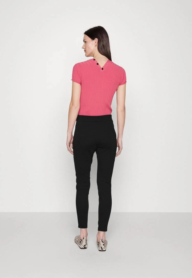 Pantalones pitillo de técnica mixta