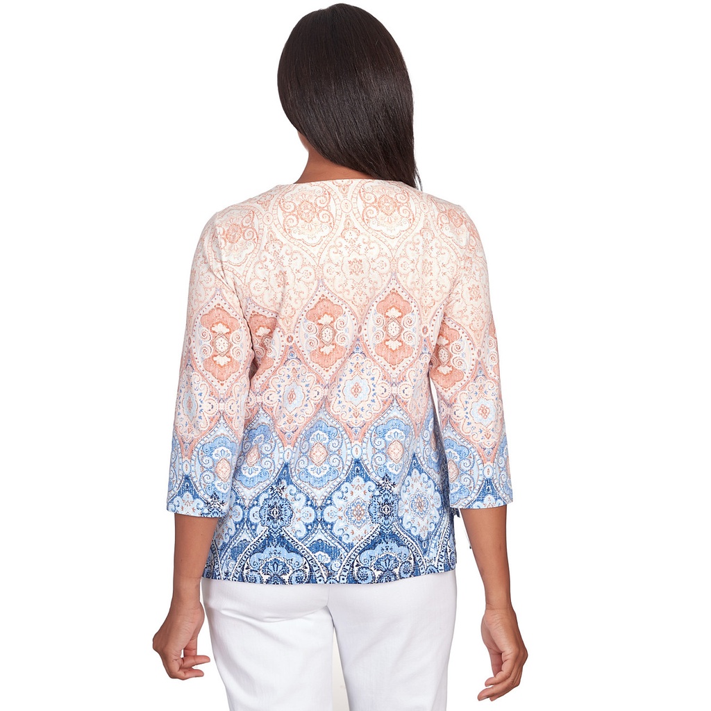 Blusa con cuello de triple muesca