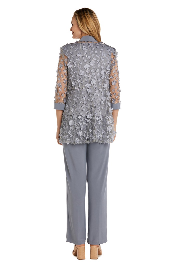 Traje pantalón con flores 3D